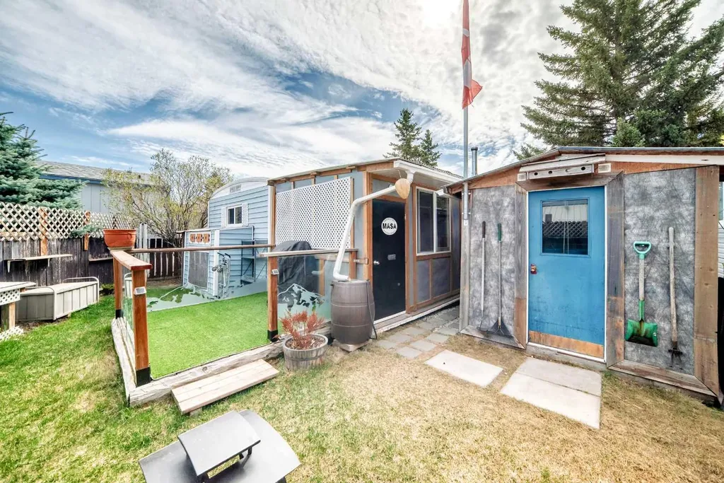 3223 83 Street NW Calgary AB T3B 5P2