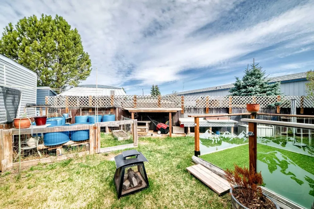 3223 83 Street NW Calgary AB T3B 5P2
