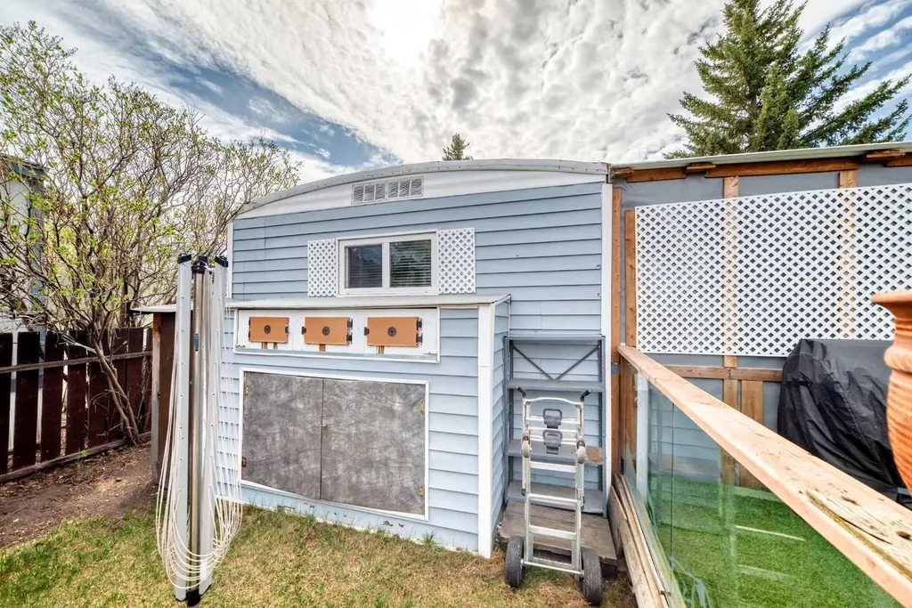 3223 83 Street NW Calgary AB T3B 5P2