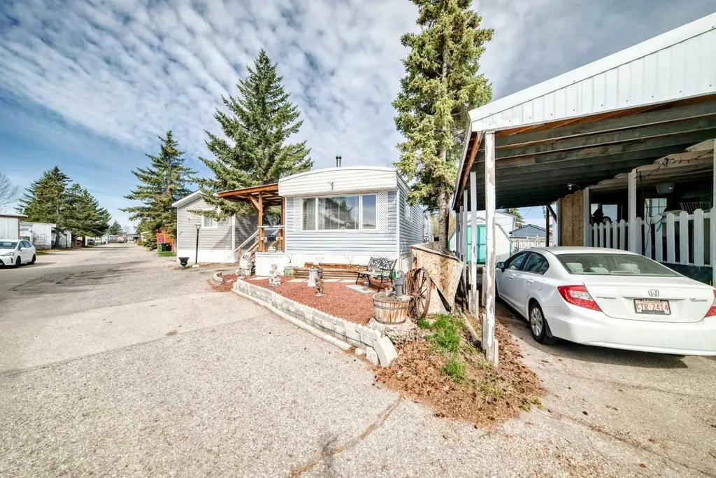 3223 83 Street NW Calgary AB T3B 5P2