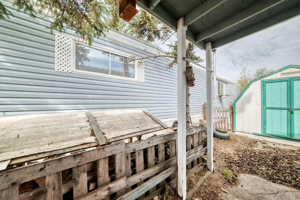 3223 83 Street NW Calgary AB T3B 5P2