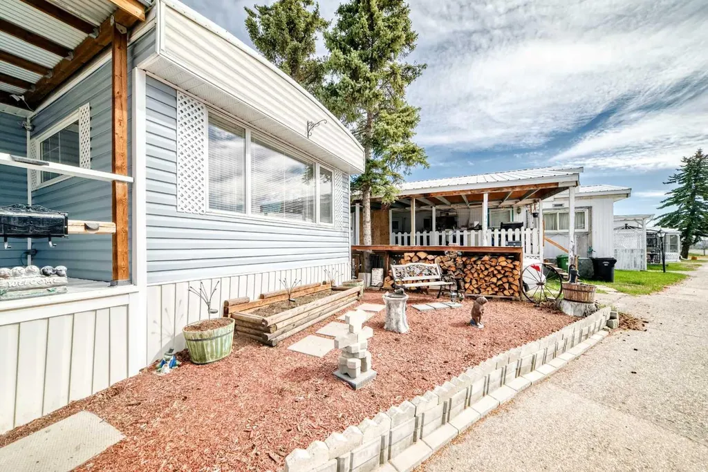 3223 83 Street NW Calgary AB T3B 5P2