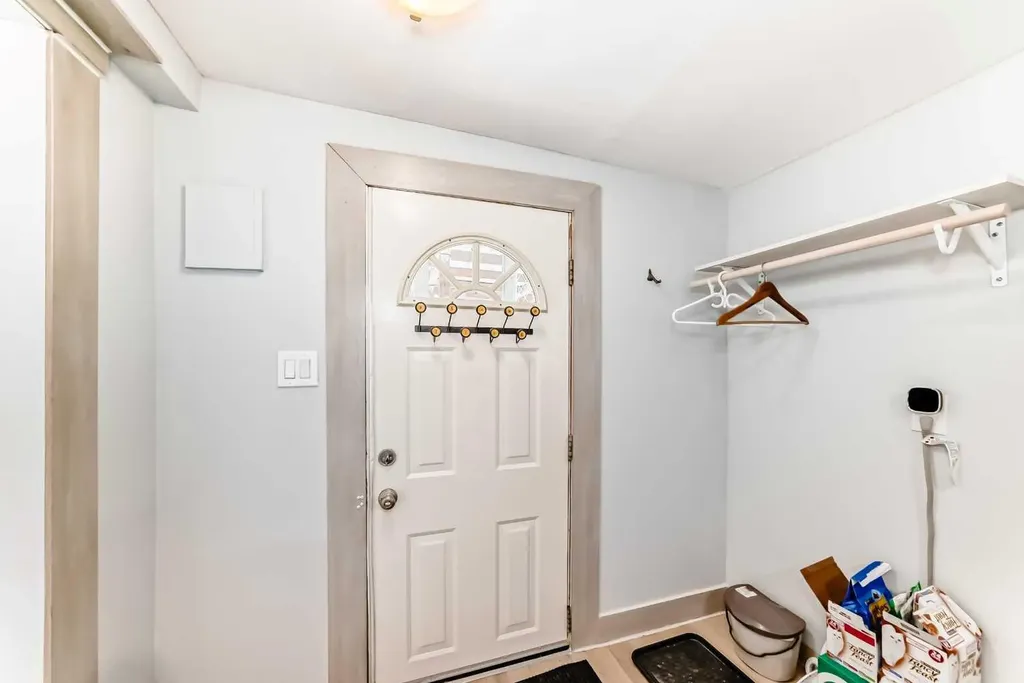 3223 83 Street NW Calgary AB T3B 5P2
