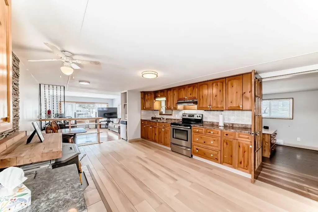 3223 83 Street NW Calgary AB T3B 5P2