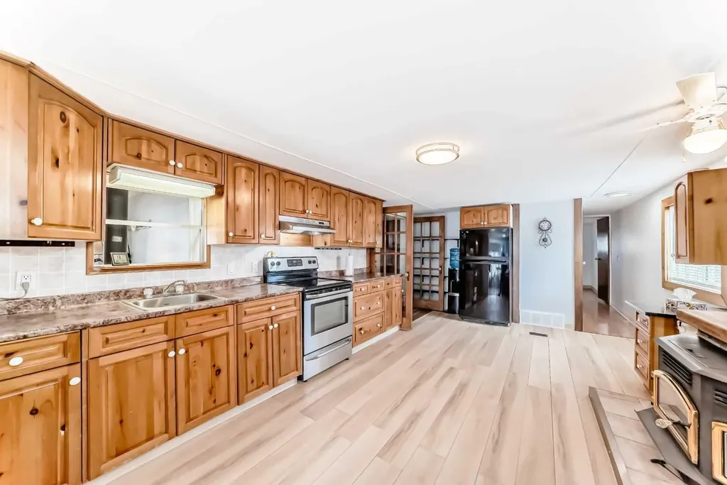 3223 83 Street NW Calgary AB T3B 5P2