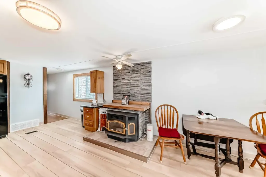 3223 83 Street NW Calgary AB T3B 5P2