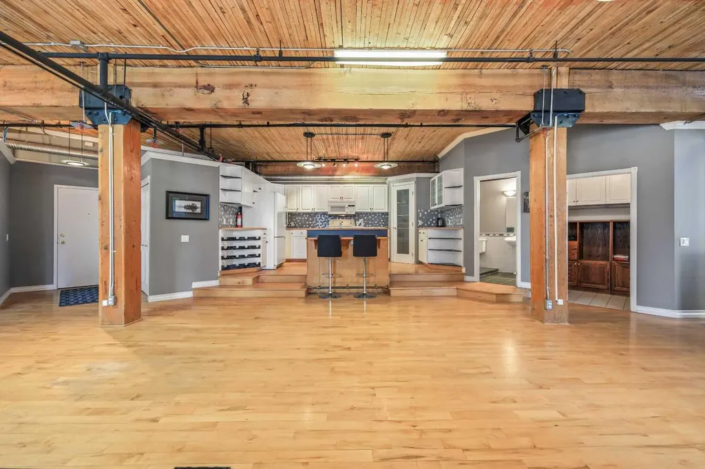 535 10 Avenue SW Calgary AB T2R 0A8