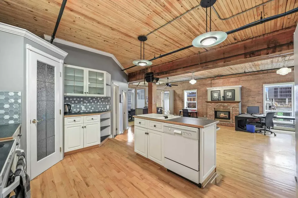 535 10 Avenue SW Calgary AB T2R 0A8