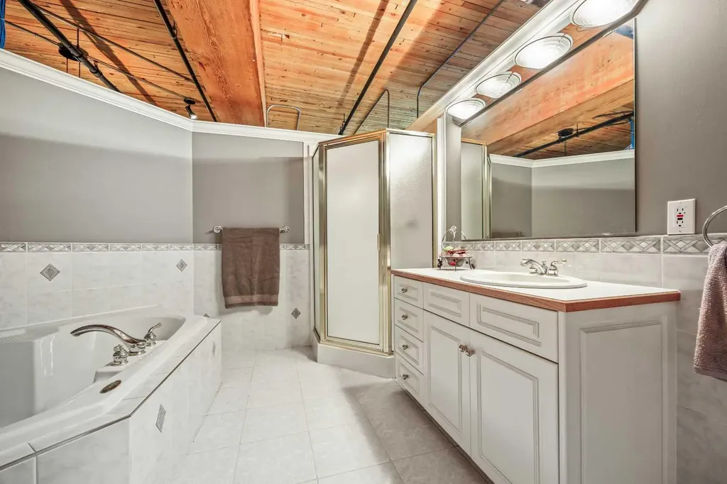 535 10 Avenue SW Calgary AB T2R 0A8