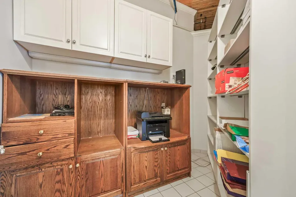 535 10 Avenue SW Calgary AB T2R 0A8