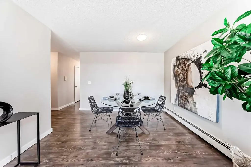 1829 11 Avenue SW Calgary AB T3C 0N7