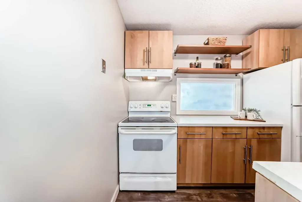 1829 11 Avenue SW Calgary AB T3C 0N7