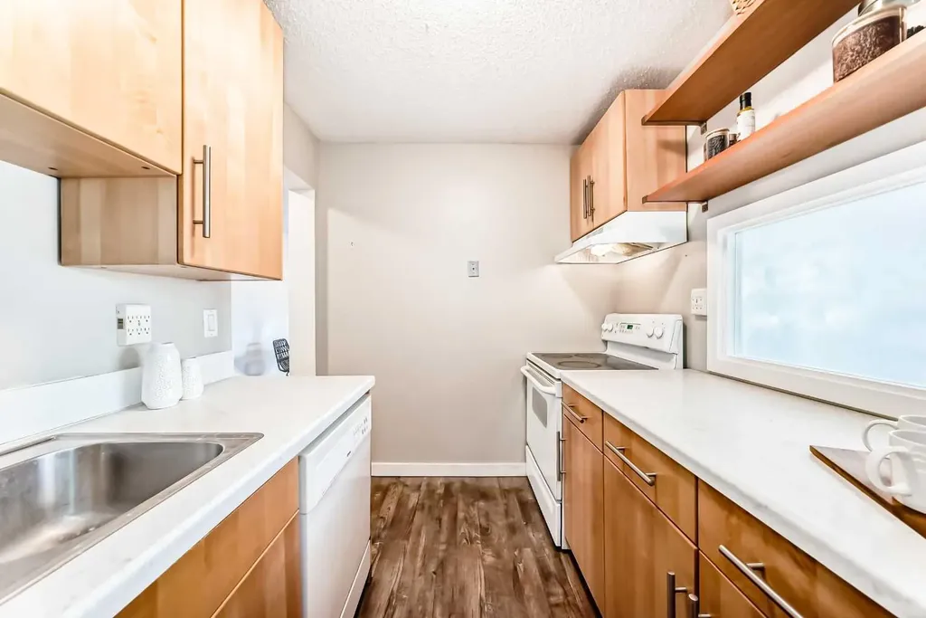 1829 11 Avenue SW Calgary AB T3C 0N7
