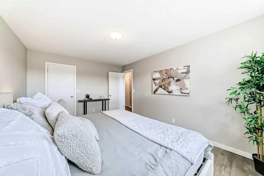 1829 11 Avenue SW Calgary AB T3C 0N7