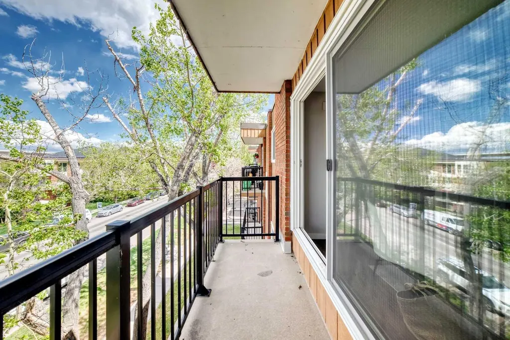 1829 11 Avenue SW Calgary AB T3C 0N7
