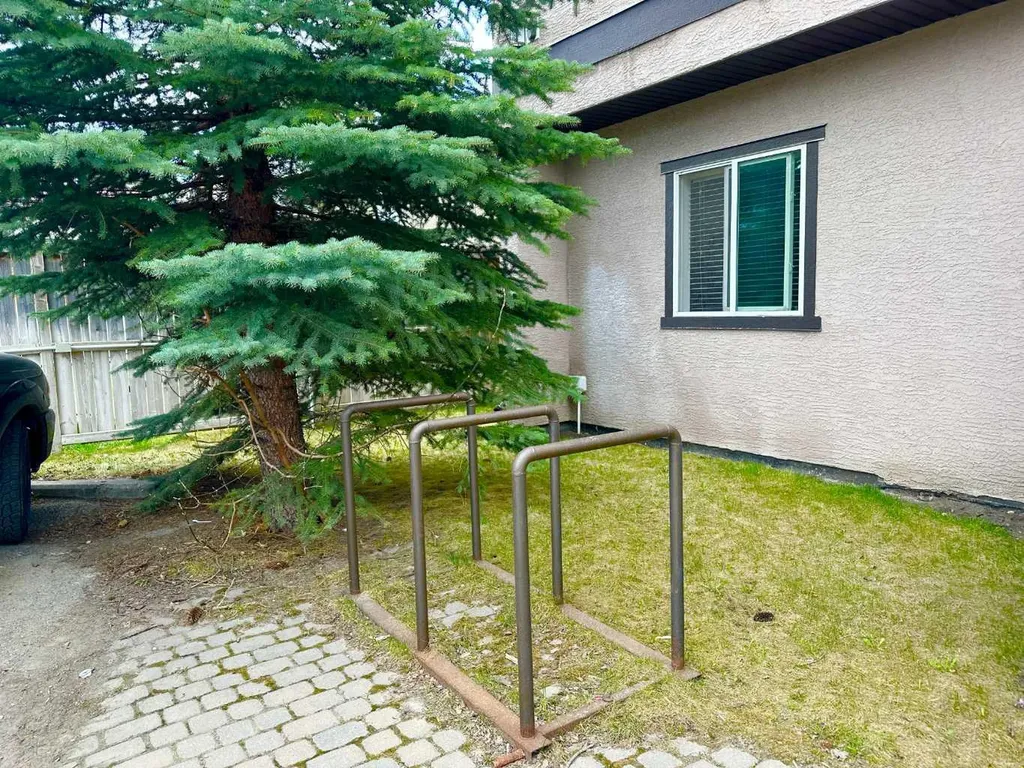 110 12 Avenue NE Calgary AB T2E 0Z9