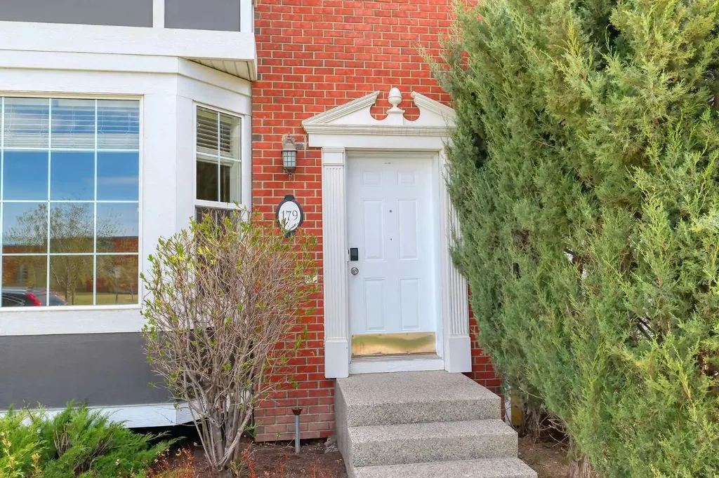 179 Rainbow Falls Drive Chestermere AB T1X 0A7