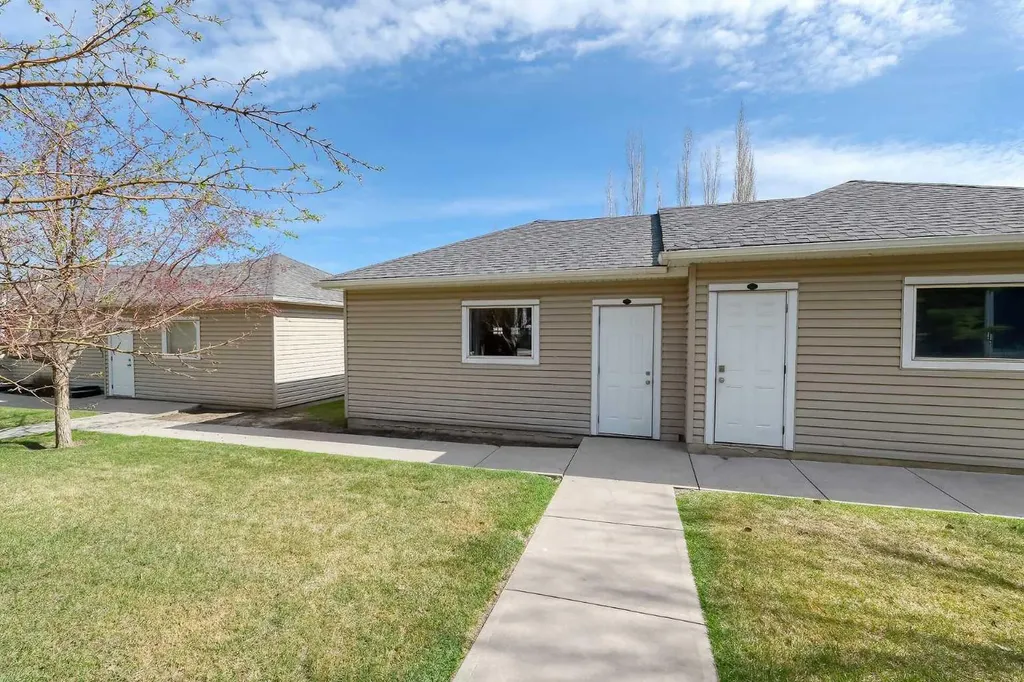 179 Rainbow Falls Drive Chestermere AB T1X 0A7
