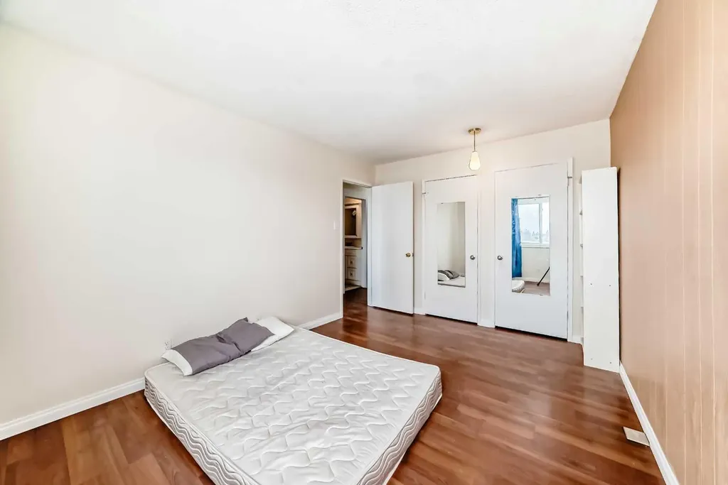 6147 Buckthorn Road NW Calgary AB T2K2Z2