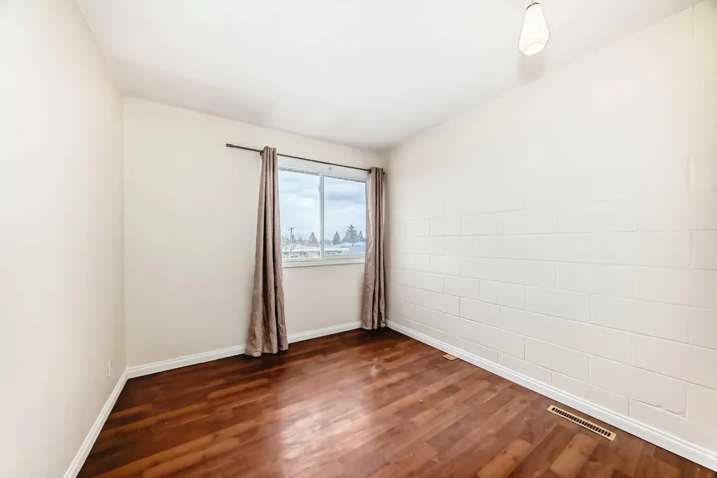6147 Buckthorn Road NW Calgary AB T2K2Z2