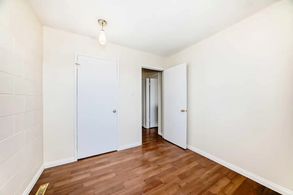 6147 Buckthorn Road NW Calgary AB T2K2Z2