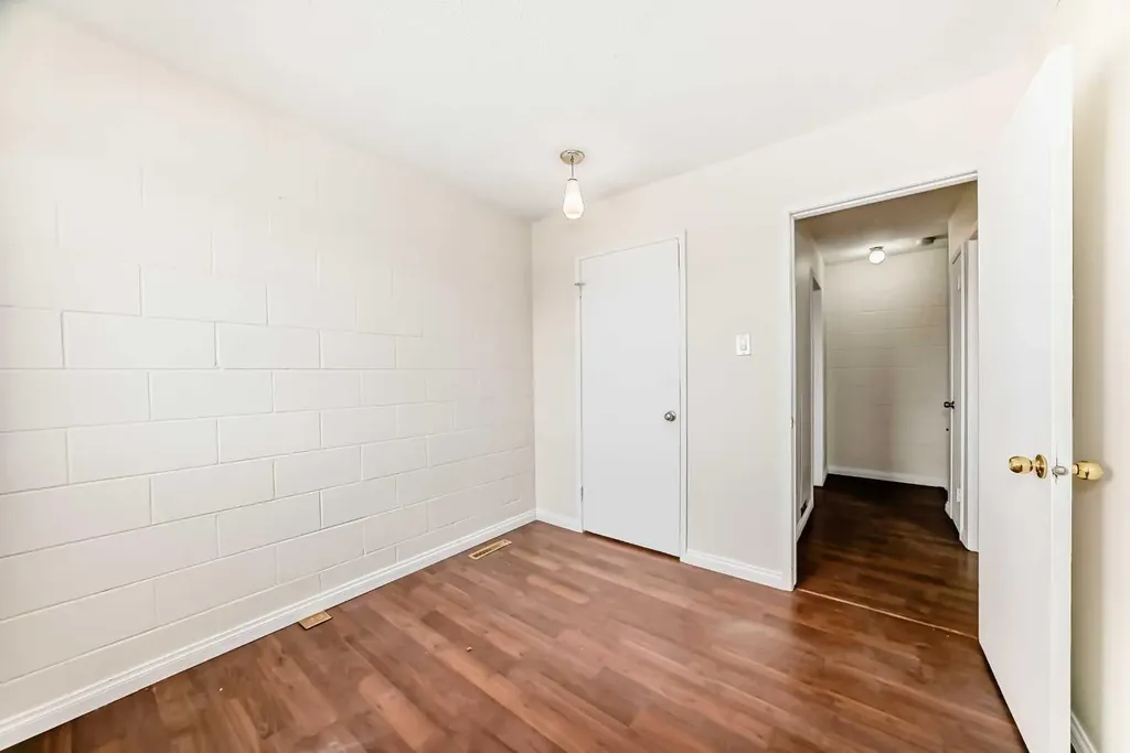 6147 Buckthorn Road NW Calgary AB T2K2Z2