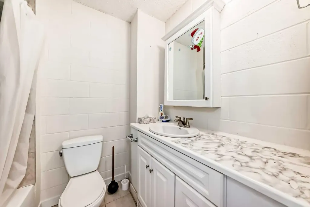 6147 Buckthorn Road NW Calgary AB T2K2Z2
