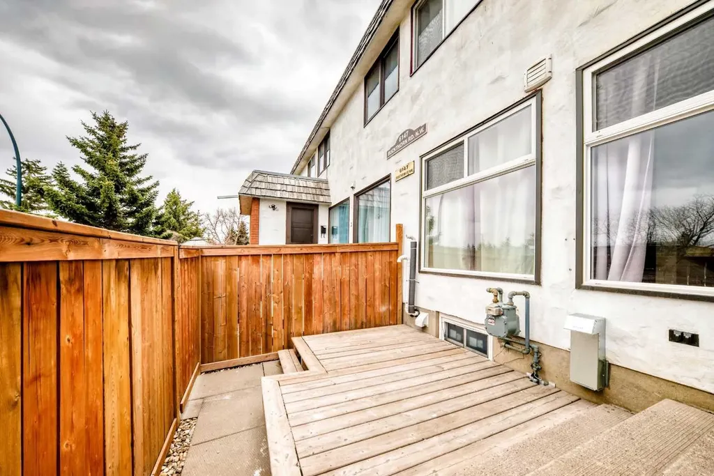 6147 Buckthorn Road NW Calgary AB T2K2Z2