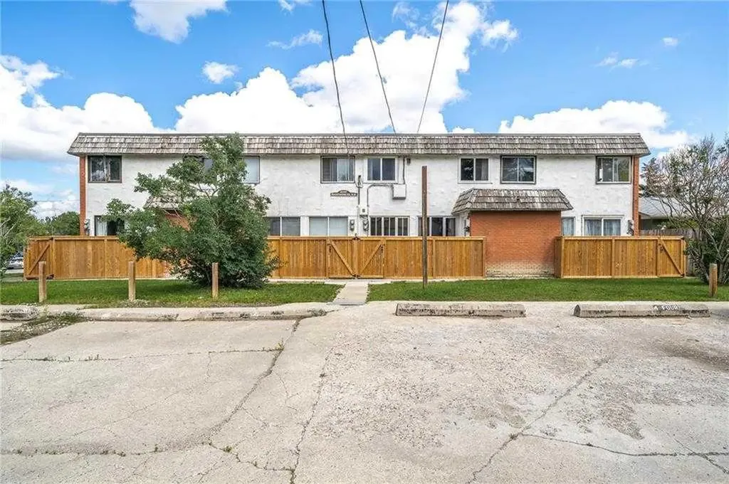 6147 Buckthorn Road NW Calgary AB T2K2Z2
