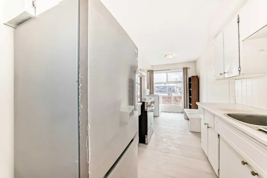 6147 Buckthorn Road NW Calgary AB T2K2Z2