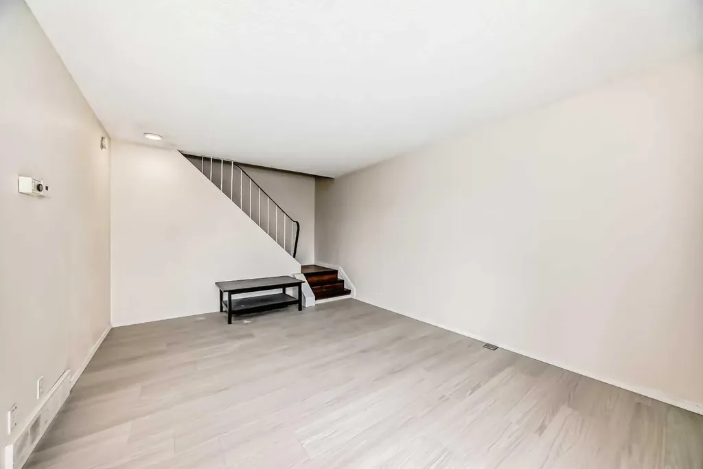 6147 Buckthorn Road NW Calgary AB T2K2Z2