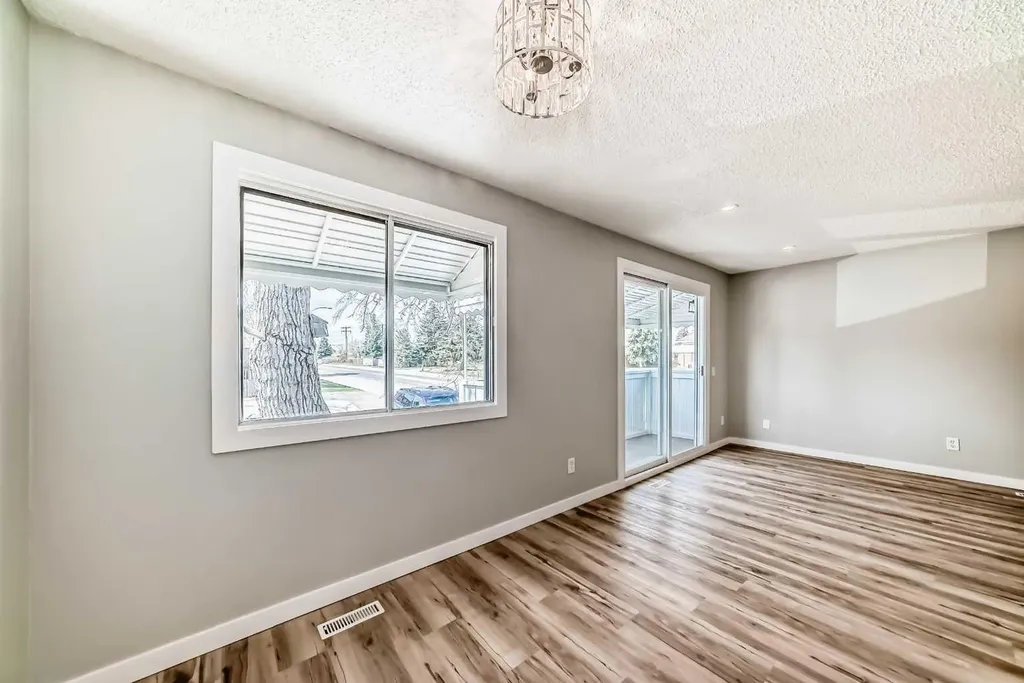 903 44 Street SE Calgary AB T2A 5K7