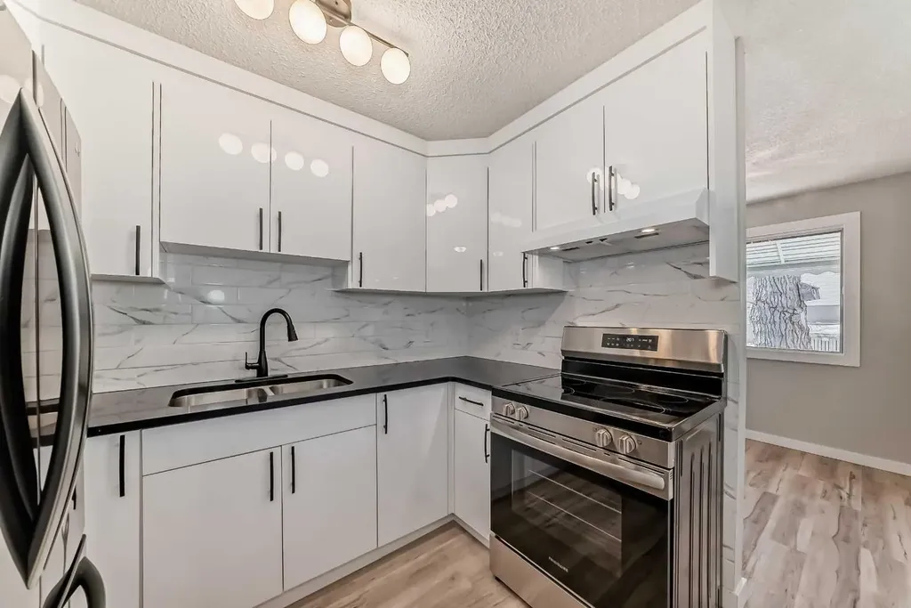 903 44 Street SE Calgary AB T2A 5K7