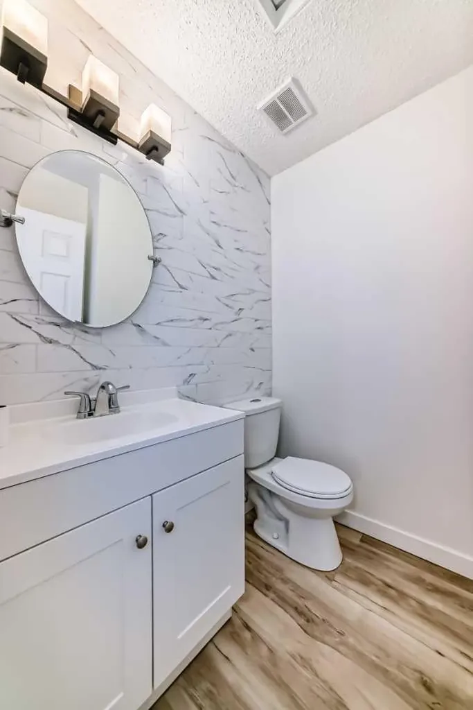 903 44 Street SE Calgary AB T2A 5K7
