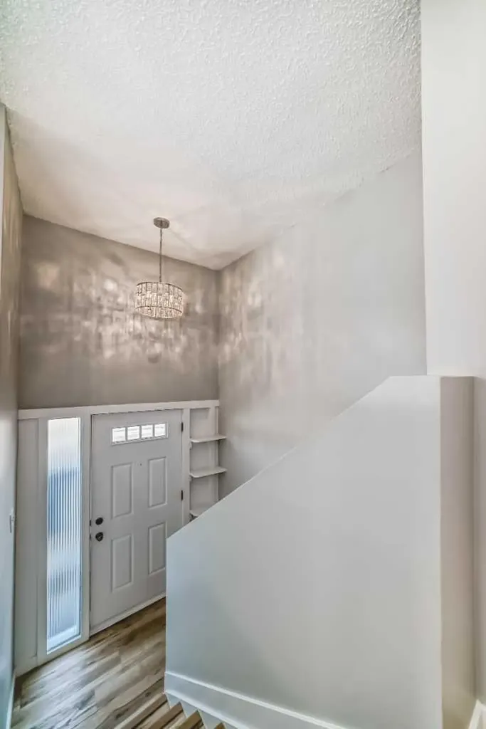 903 44 Street SE Calgary AB T2A 5K7