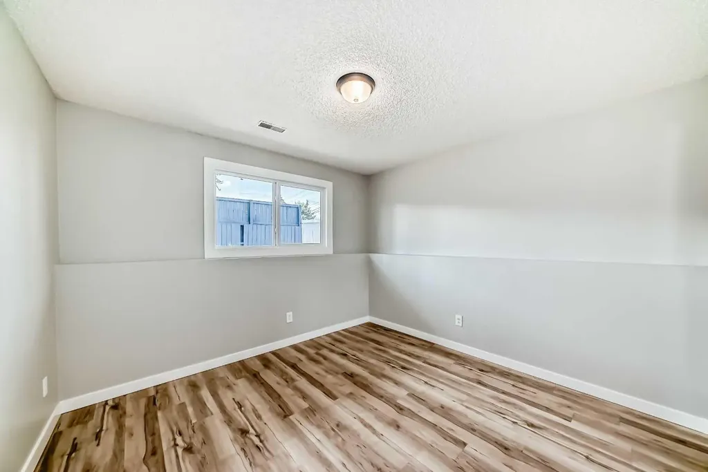903 44 Street SE Calgary AB T2A 5K7