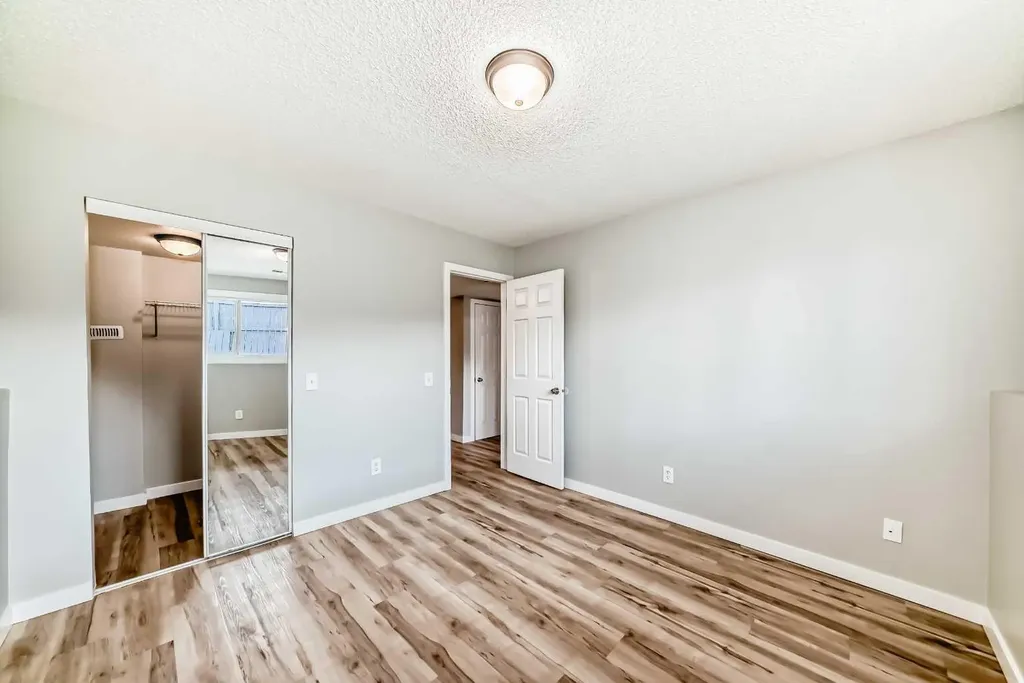 903 44 Street SE Calgary AB T2A 5K7