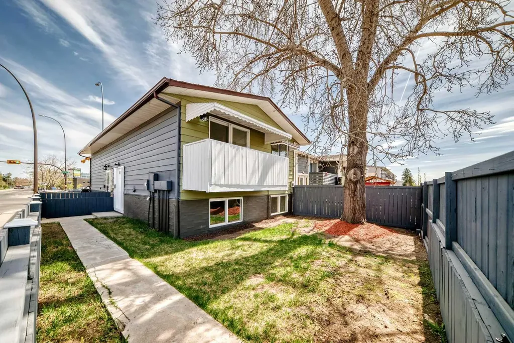 903 44 Street SE Calgary AB T2A 5K7