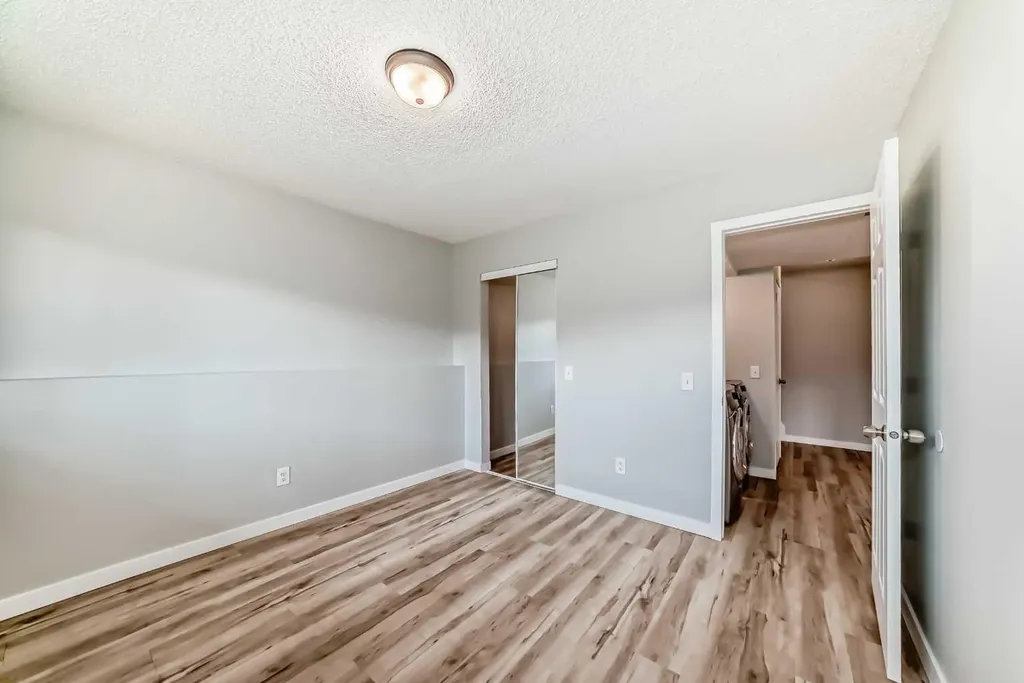 903 44 Street SE Calgary AB T2A 5K7