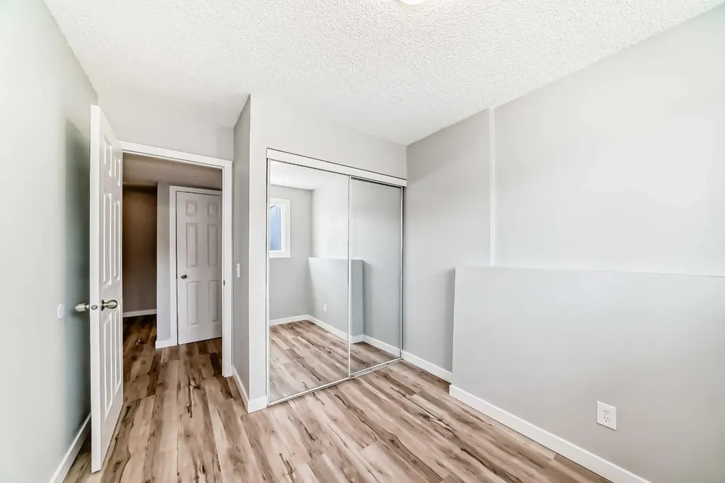 903 44 Street SE Calgary AB T2A 5K7