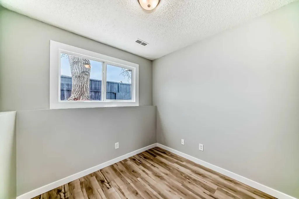 903 44 Street SE Calgary AB T2A 5K7