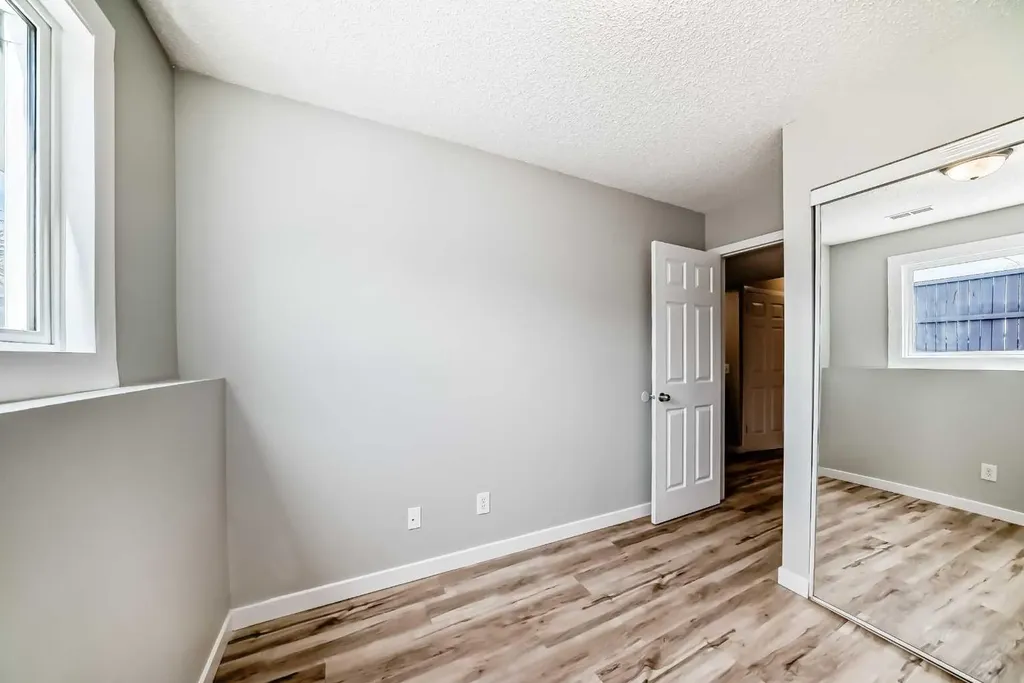 903 44 Street SE Calgary AB T2A 5K7