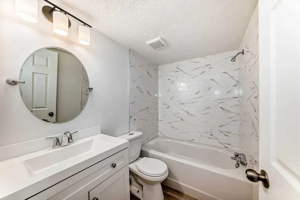 903 44 Street SE Calgary AB T2A 5K7
