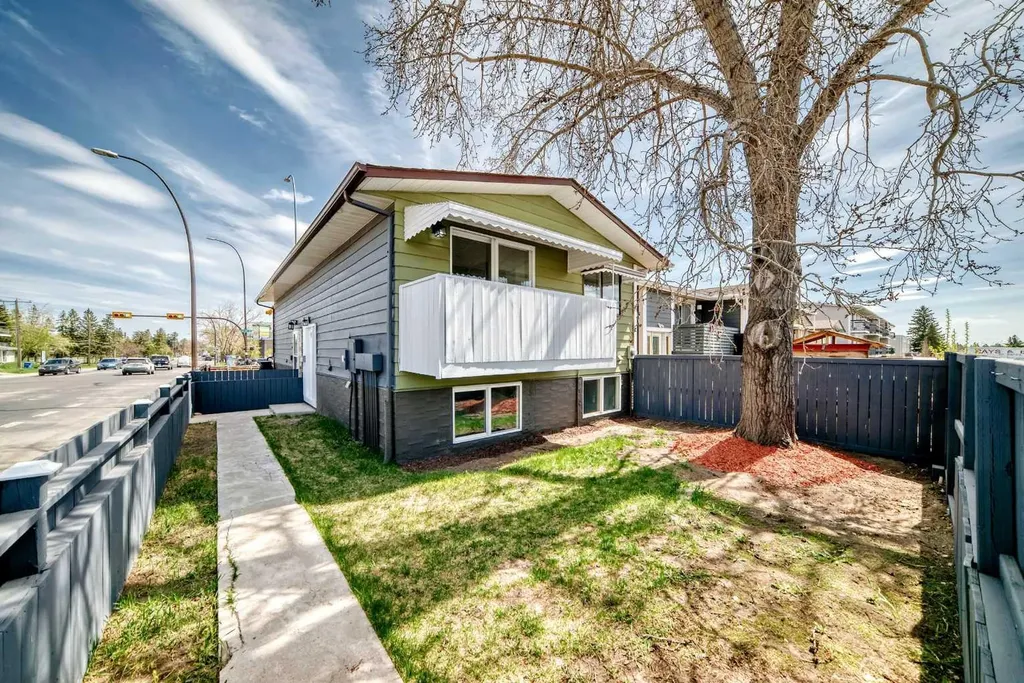 903 44 Street SE Calgary AB T2A 5K7