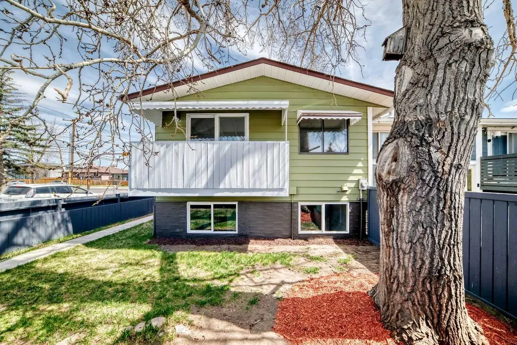 903 44 Street SE Calgary AB T2A 5K7