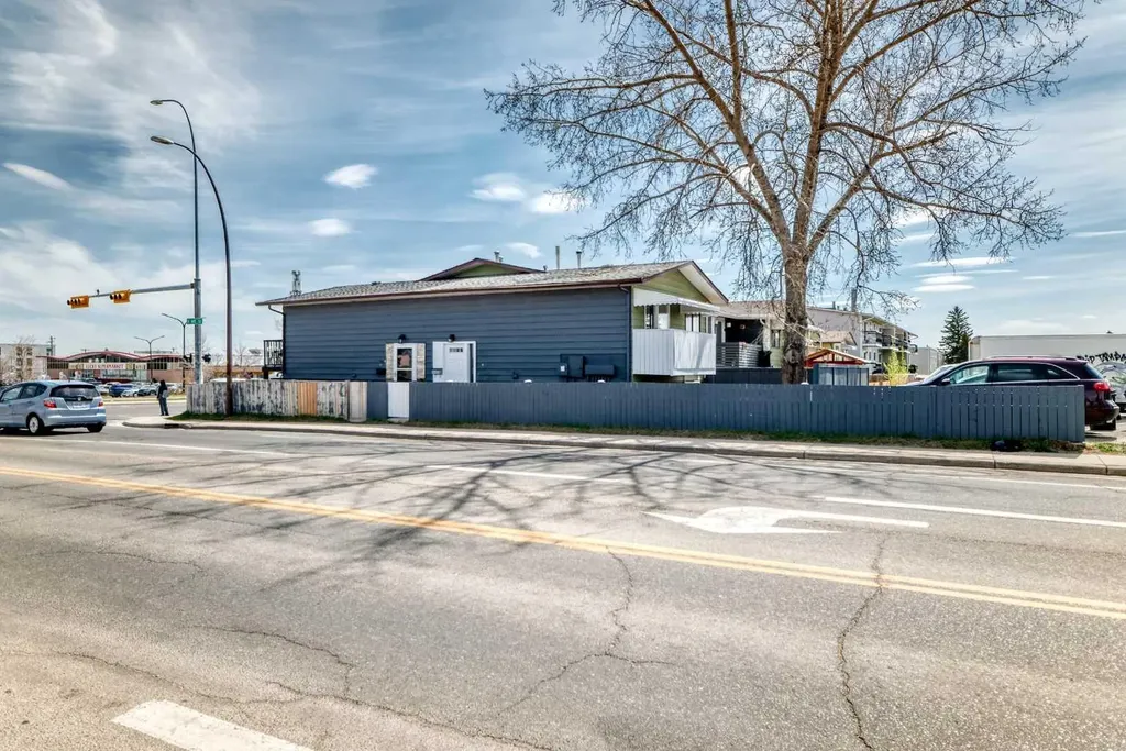 903 44 Street SE Calgary AB T2A 5K7