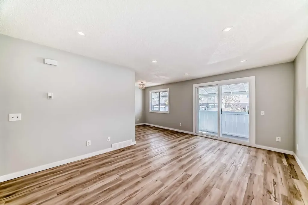 903 44 Street SE Calgary AB T2A 5K7