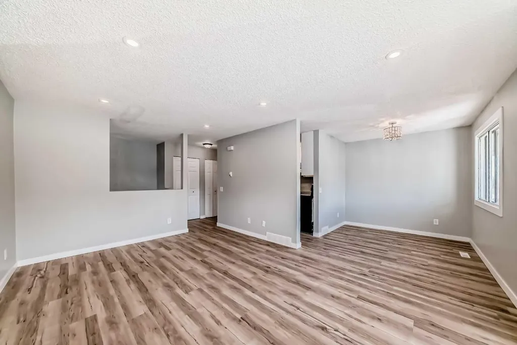 903 44 Street SE Calgary AB T2A 5K7