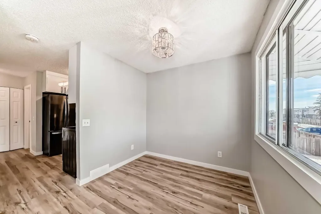 903 44 Street SE Calgary AB T2A 5K7