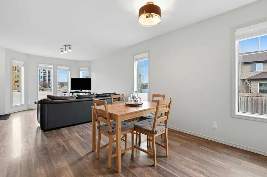 30 Carleton Avenue Red Deer AB T4P 0M8